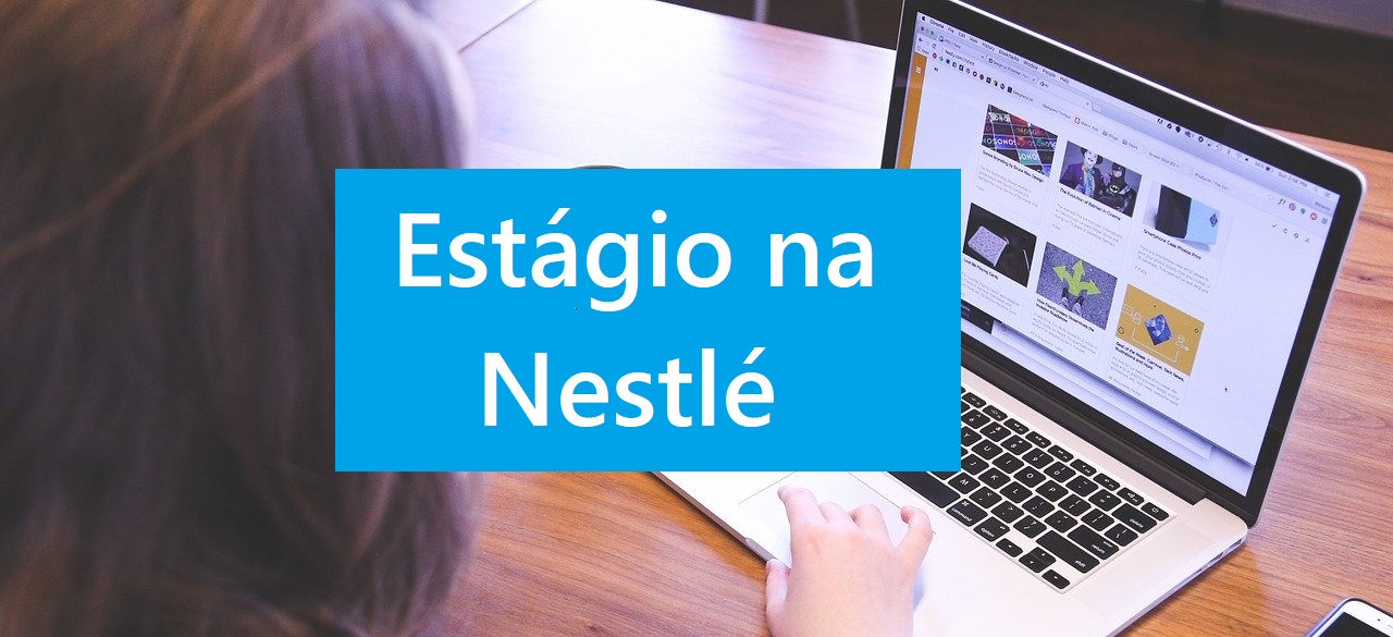 Nestlé vagas de estágio: Letreiro escrito estágio na Nestlé e ao fundo uma pessoa utilizando um notebook