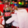 É verdade que a roupa do Papai Noel é vermelha por causa da Coca-Cola?