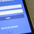 300 mil celulares são infectados com malware que rouba contas do Facebook