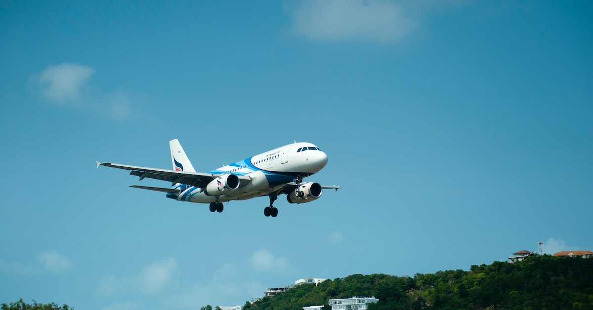 Passagens aéreas poderão sofrer alta em 2023, aumento nas passagens aéreas no ano que vem, alta nos preços das passagens aéreas, relatório Air Monitor 2023.