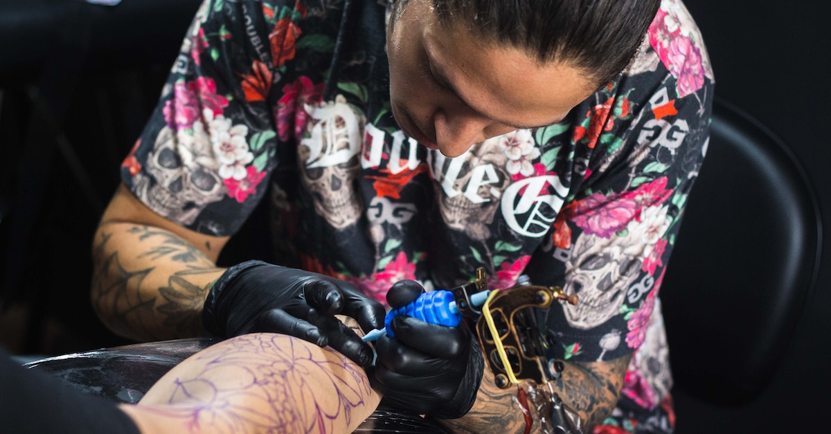 Tatuagens incríveis que possuem mais de um significado, o que significa tatuagem de andorinhas, o que significa tatuagem de borboleta, o que significa tatuagem de leão, o que significa tatuagem de dente-de-leão, o que significa a tatuagem de fases da lua, o que significa a tatuagem de cactos, o que significa a tatuagem de flechas.
