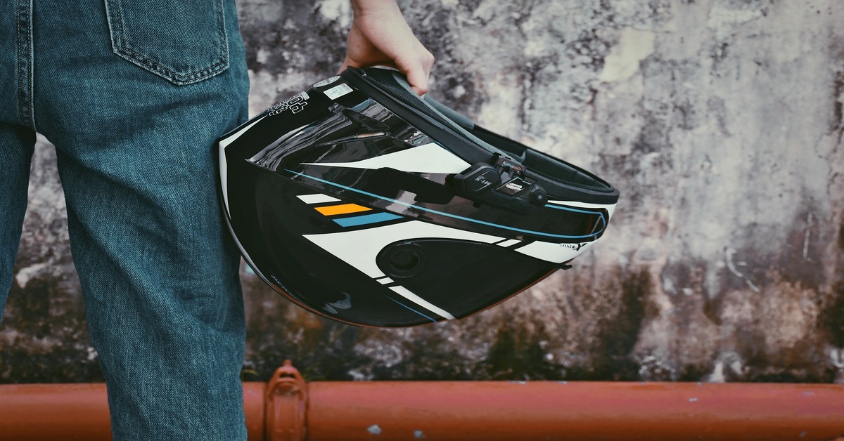 Lei do uso do capacete estabelece novas regras, motociclistas devem se atentar às novas regras estabelecidas pela lei do uso do capacete, o que mudou na lei do capacete, Resolução 940/2022 do Contran.