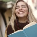 Exercitando a mente: conheça 7 benefícios da leitura para o cérebro