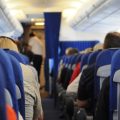 Como dormir de forma confortável no avião? Confira 3 dicas incríveis