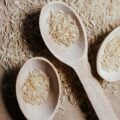 Qual é a origem do arroz que nós comemos no Brasil?