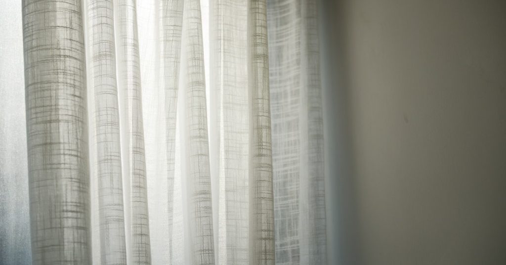 Com qual frequência devo lavar as cortinas de casa, quando lavar as cortinas, como lavar as cortinas