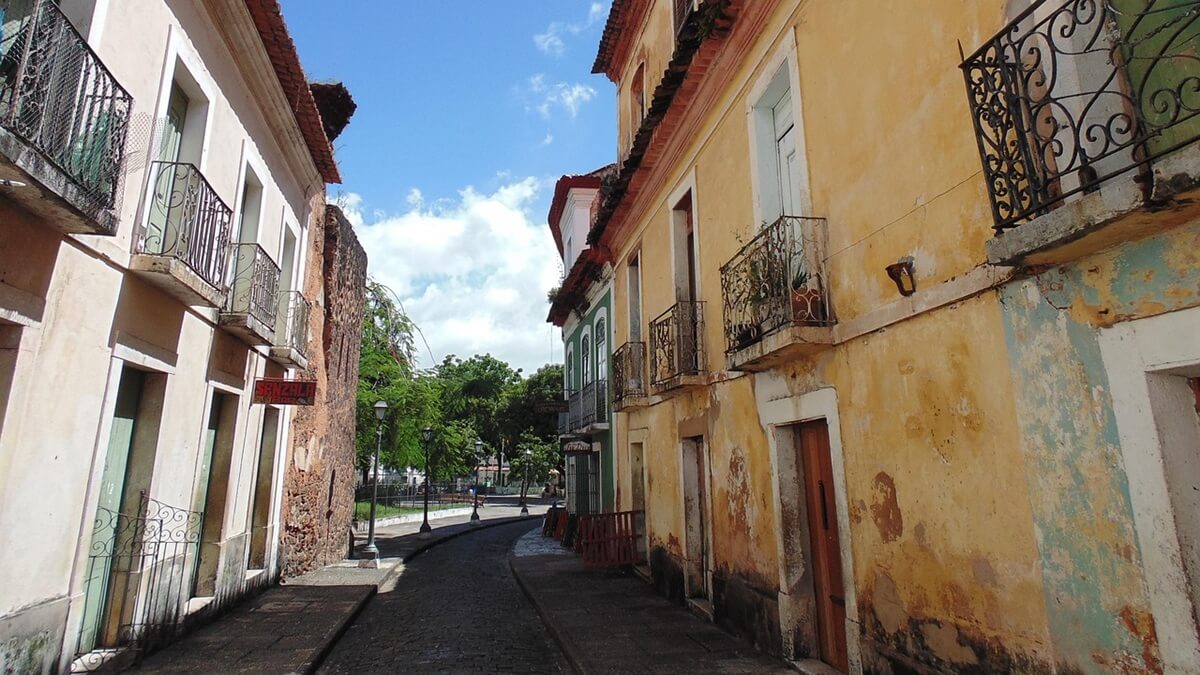 Qual é a única cidade brasileira fundada por franceses, qual é o nome da colônia francesa fundada no Maranhão, São Luís foi fundada por franceses, quem foi o fundador da cidade de São Luís.