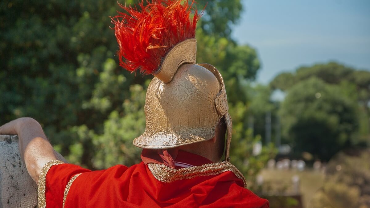 Quais são os sobrenomes romanos, como eram os sobrenomes antigamente, qual a origem do sobrenome romano, qual a descendência dos romanos.