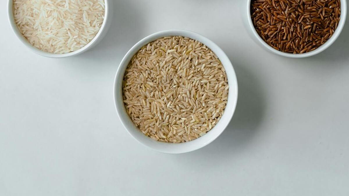 Por que colocar o arroz integral de molho, quanto tempo o arroz integral tem que ficar de molho, deixar arroz integral de molho perde nutrientes, é correto deixar o arroz de molho.