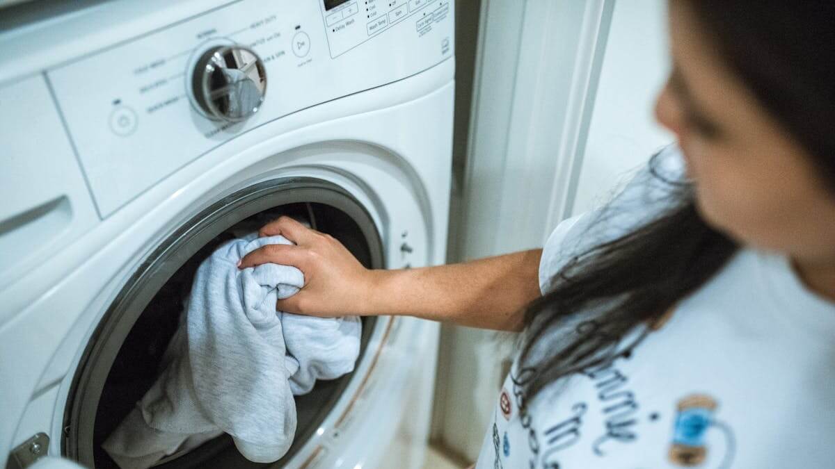 como evitar que a roupa encolha na máquina