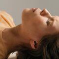 O que significa, para a Psicologia, assobiar quando está sozinho?