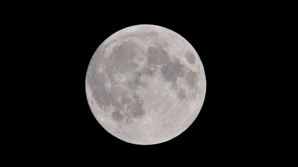 Lua de Morango, Lua, Fenômeno