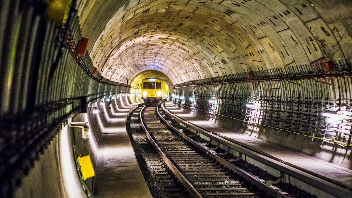 Maior túnel do mundo, Túnel ferroviário, Túnel
