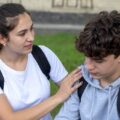 5 sinais revelam que você é “people pleaser”, segundo a psicologia