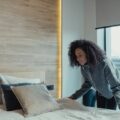 Virar ou girar o colchão: com que frequência fazer para dormir melhor