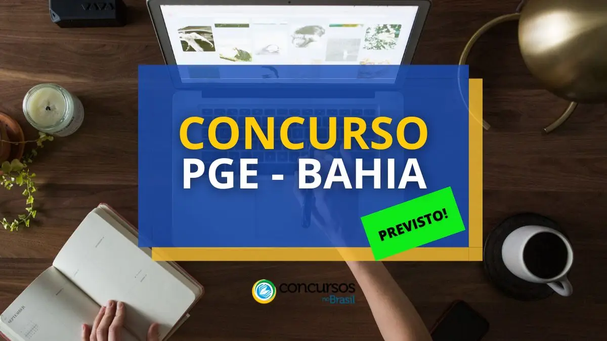 No fundo, mão mexendo em teclado de notebook. Possível ver caderno ao lado em mesa. No centro e foco, edição por cima com texto: Concurso PGE - Bahia (Previsto)